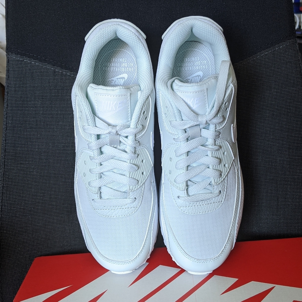 BNIB Nike Wmn's Air Max 90 - Sz 8 - Picture 8 of 9